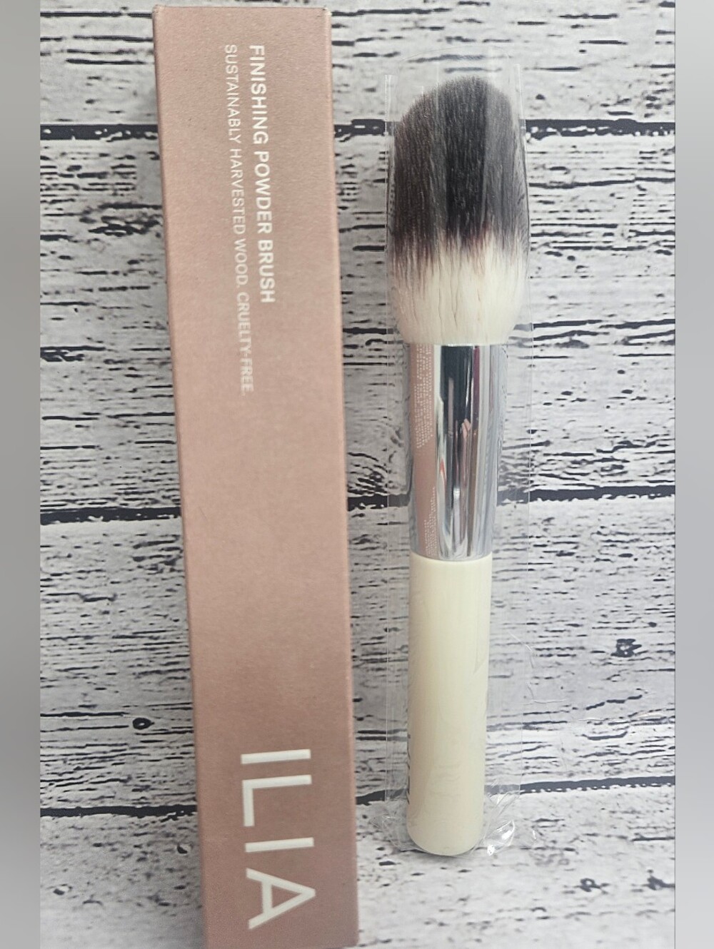 ILIA Finishing Powder Brush - Cream Handle with Black-Tipped Bristles